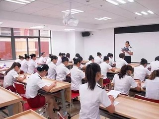 广西加大力度实施职业技能提升行动 年内计划发放17.5万张职业培训券